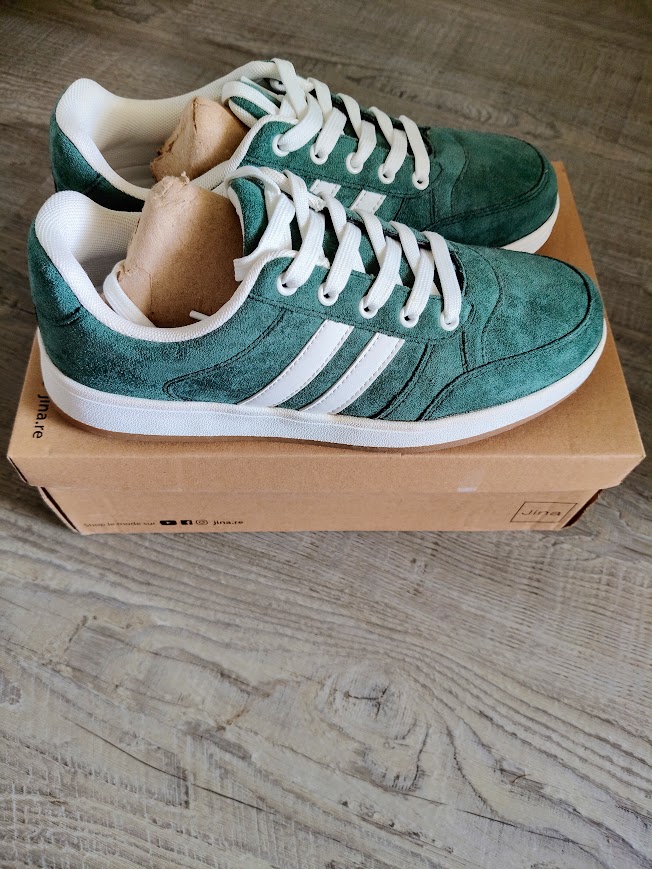 Paire de basket vert P39 NEUF