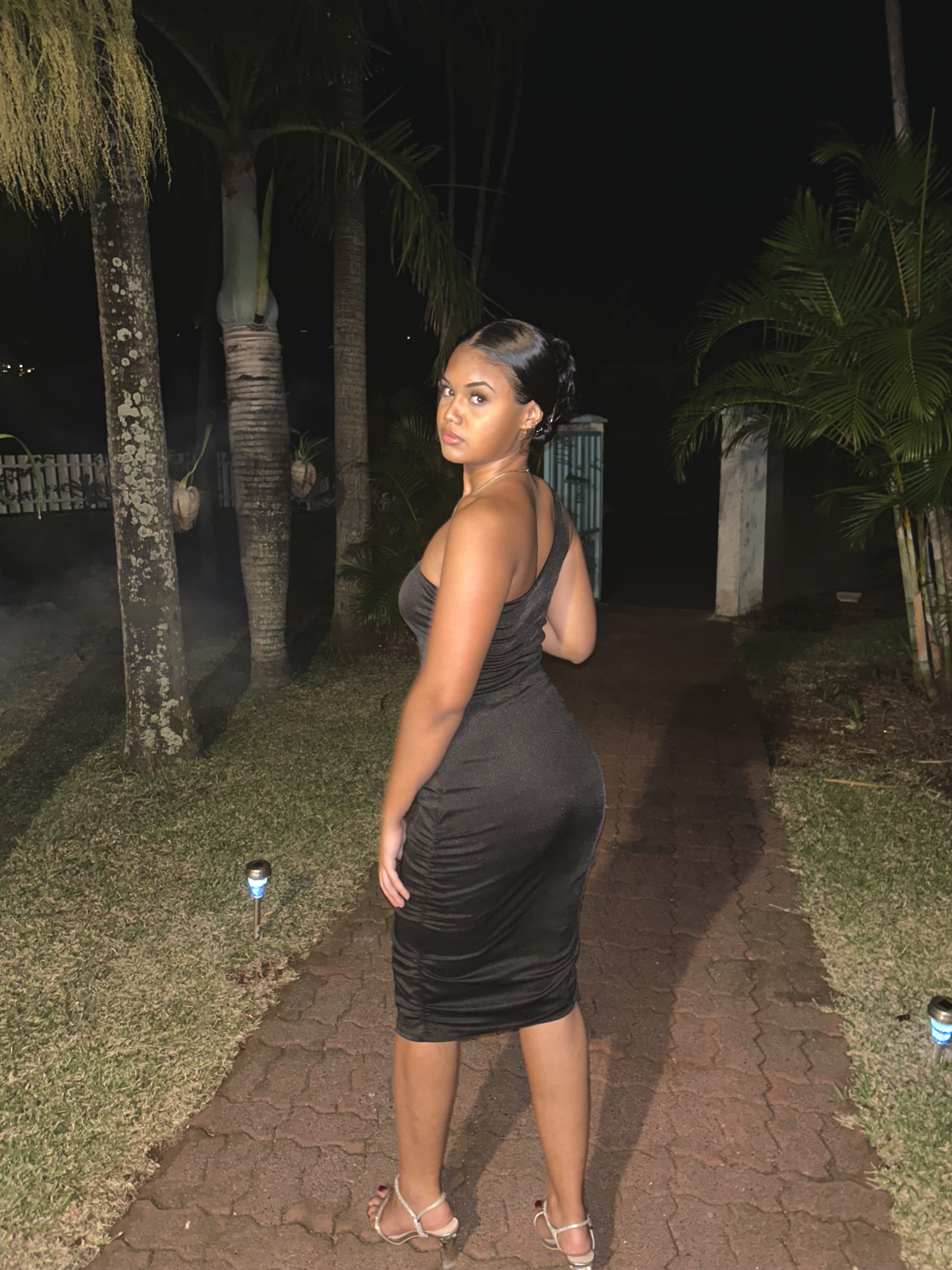 Robe de soirée une manche noire