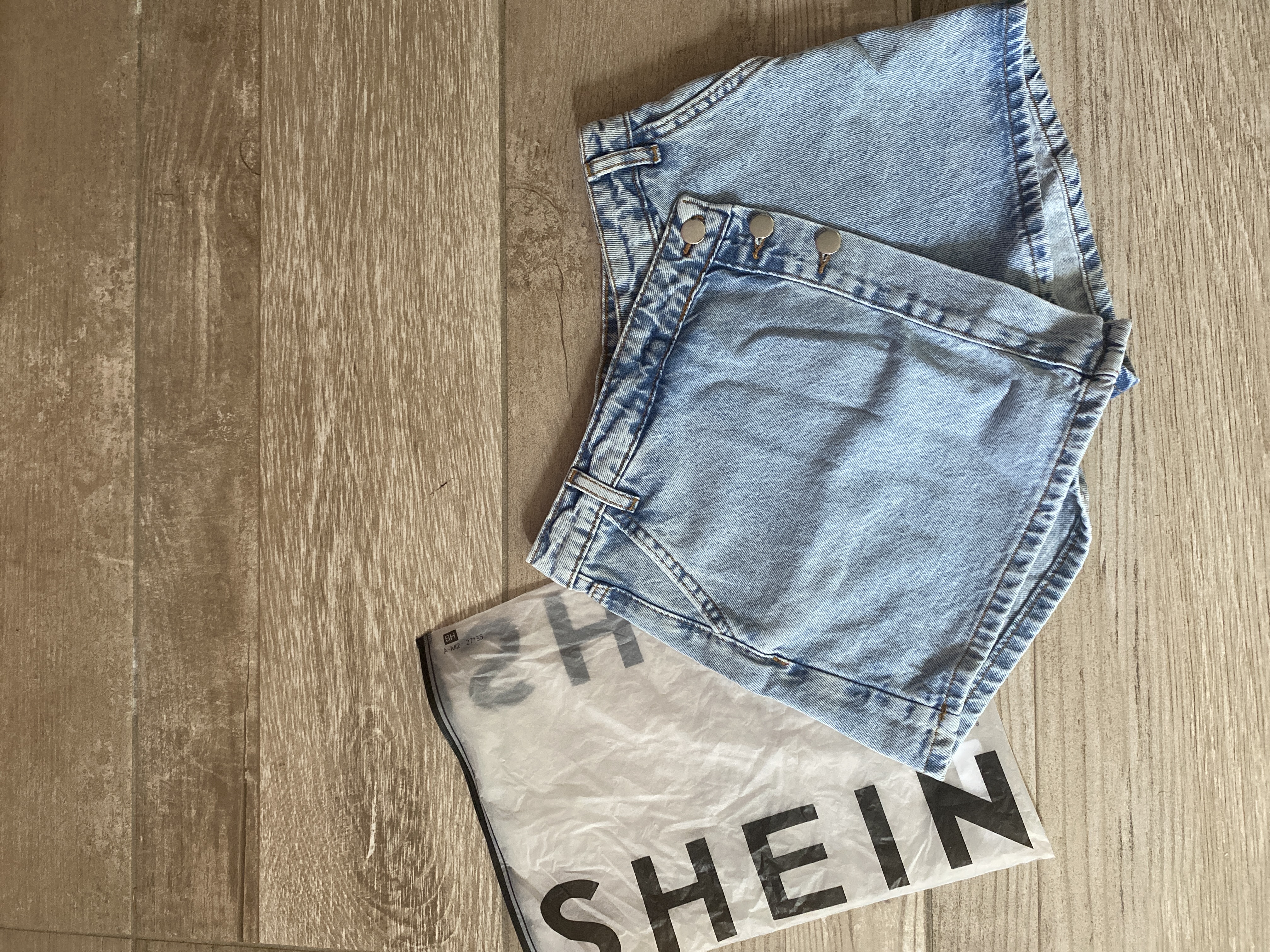 Jupe-short en jean Shein taille S ( taille petit ) - neuve