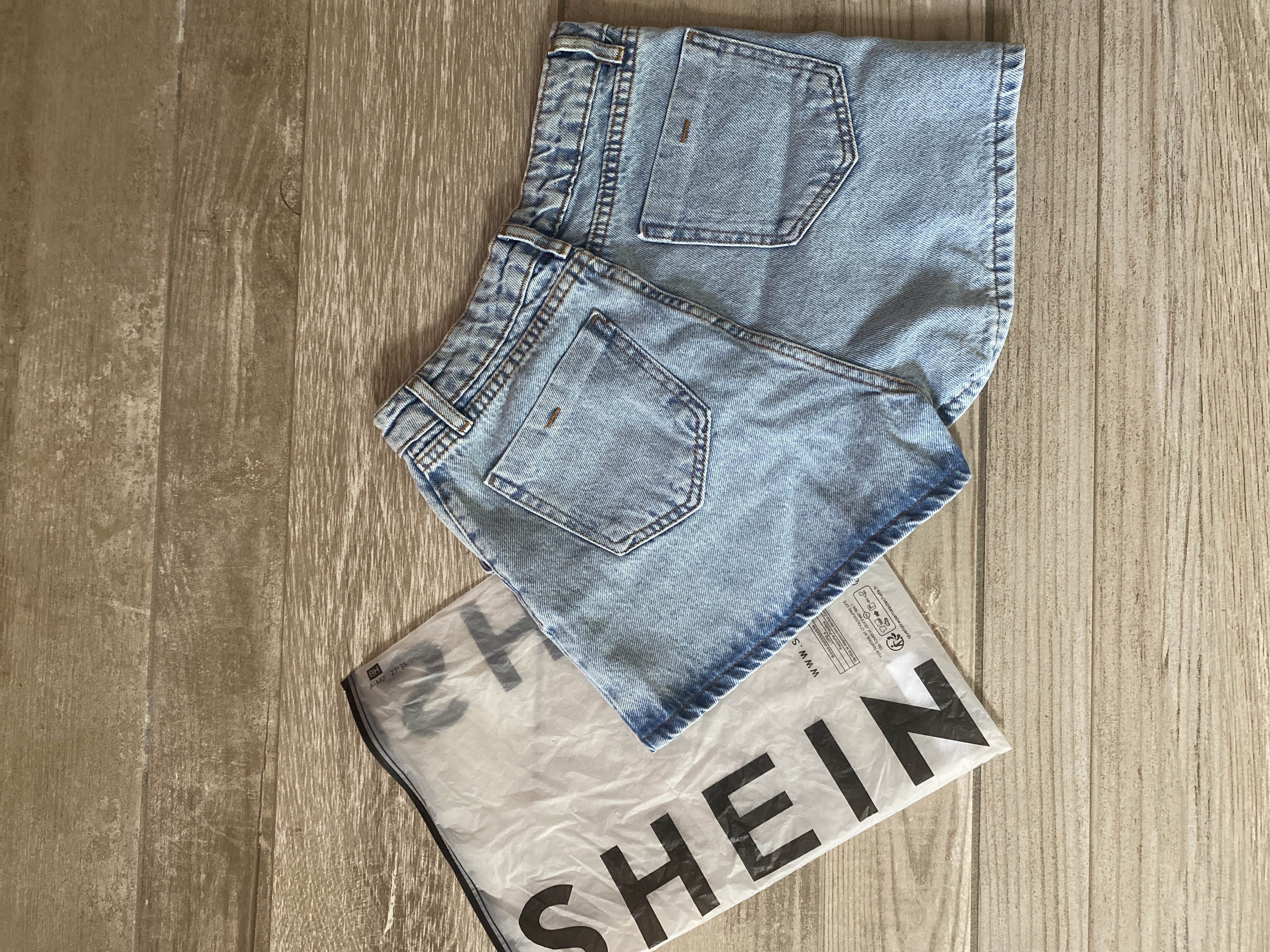Jupe-short en jean Shein taille S ( taille petit ) - neuve