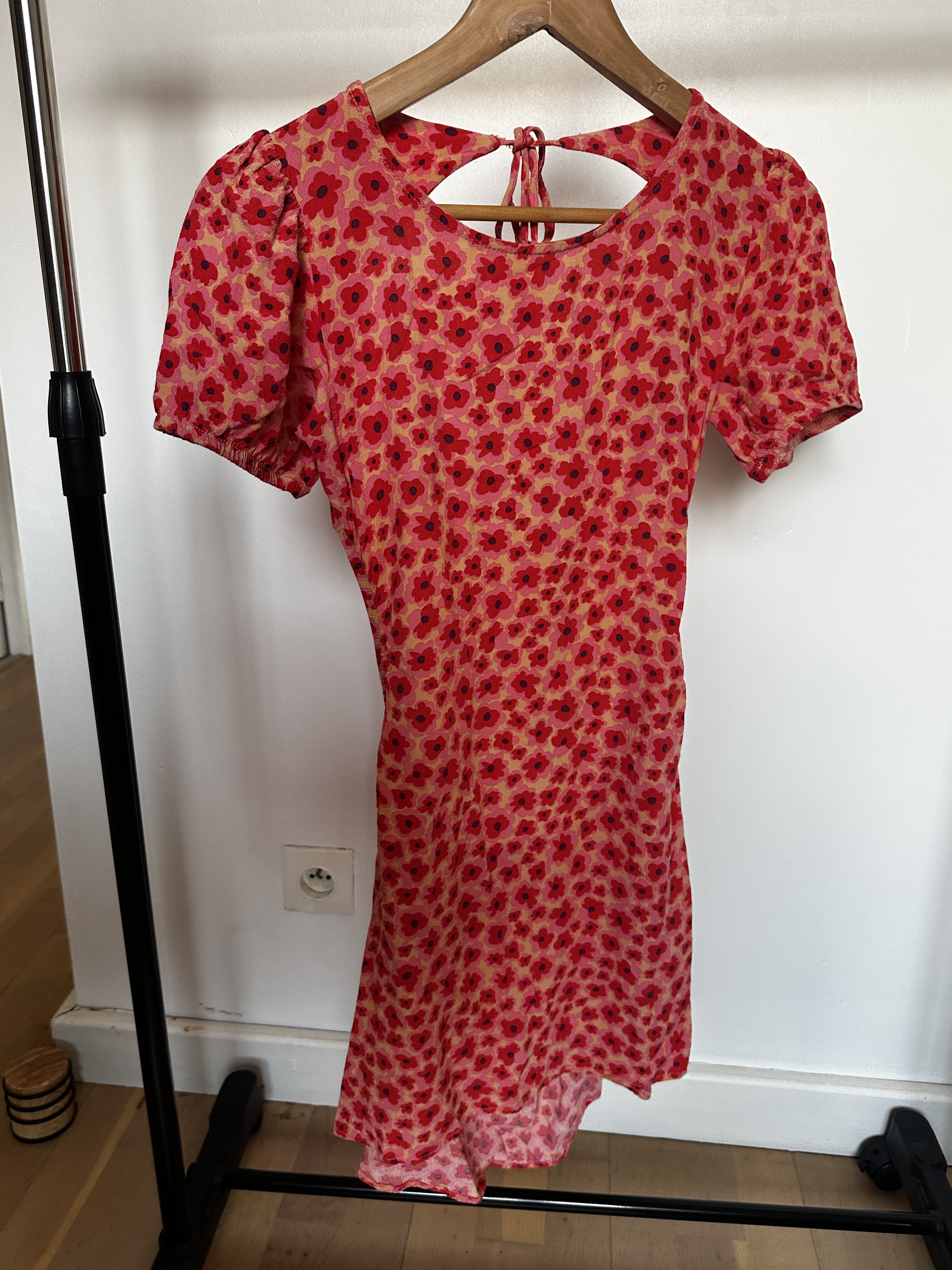 Robe courte fleurie dos nu S