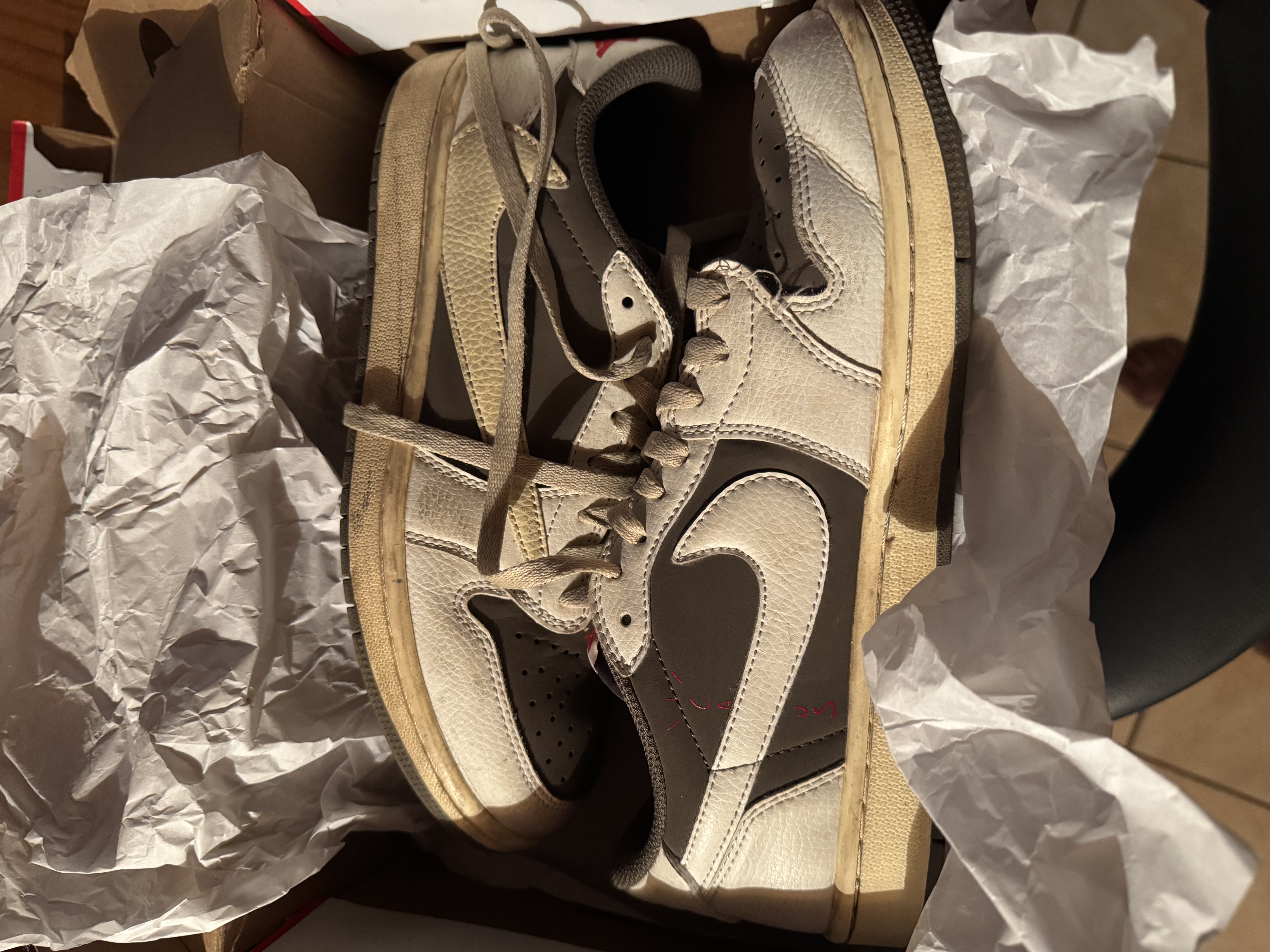 Jordan 1 Travis Scott