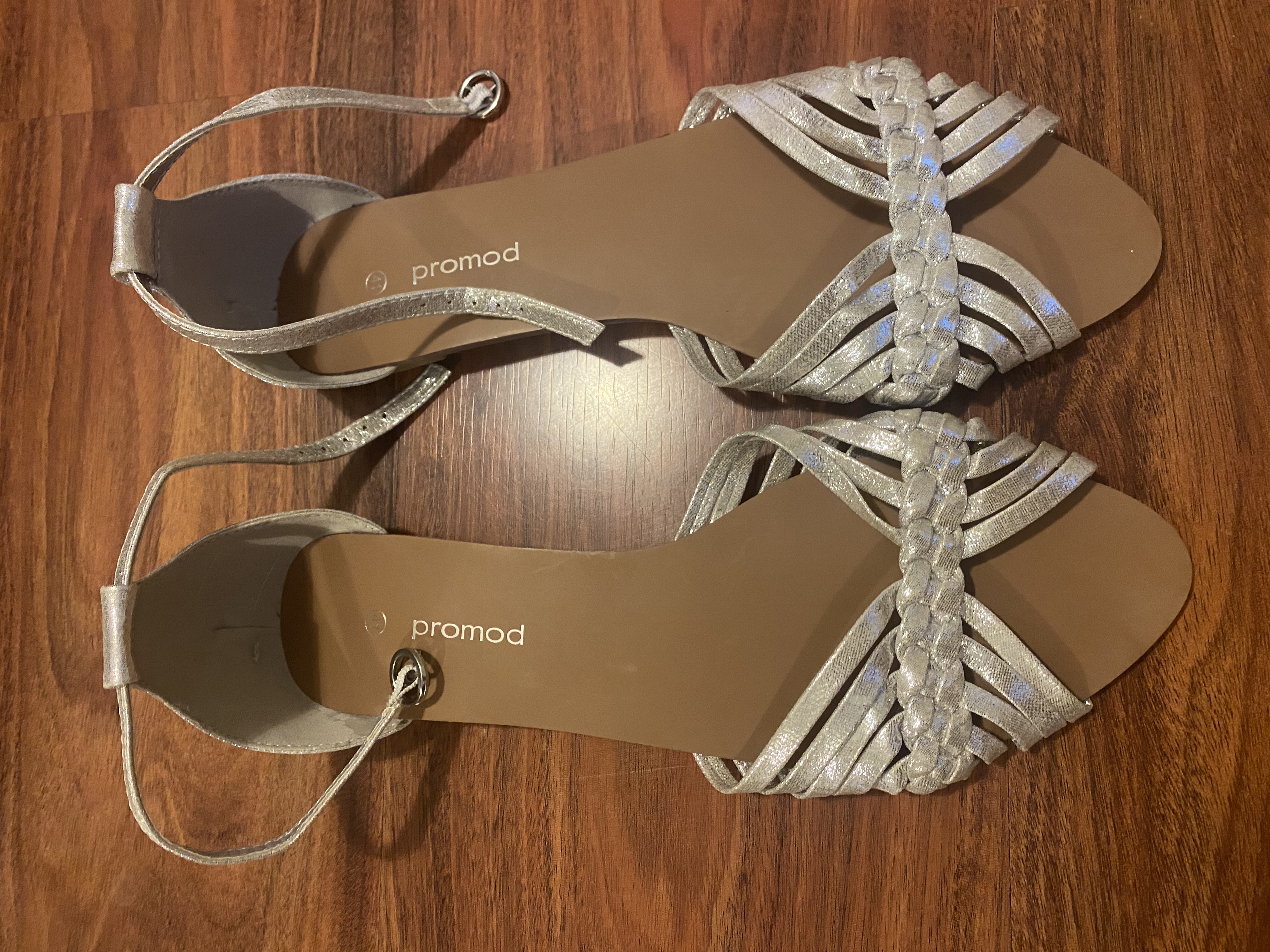 Sandales argentées neuve 12€