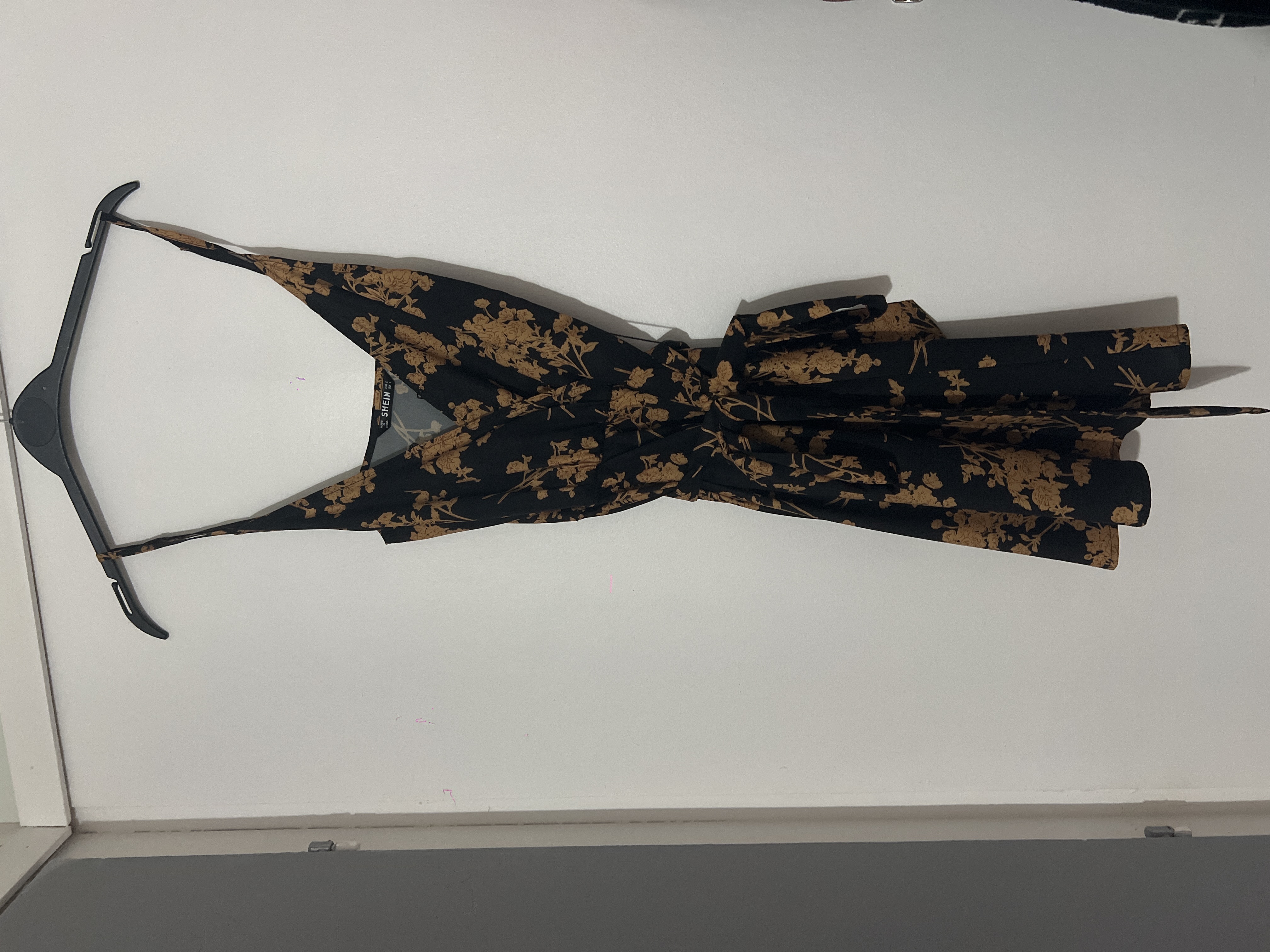 Robe d’été noir motif fleurie