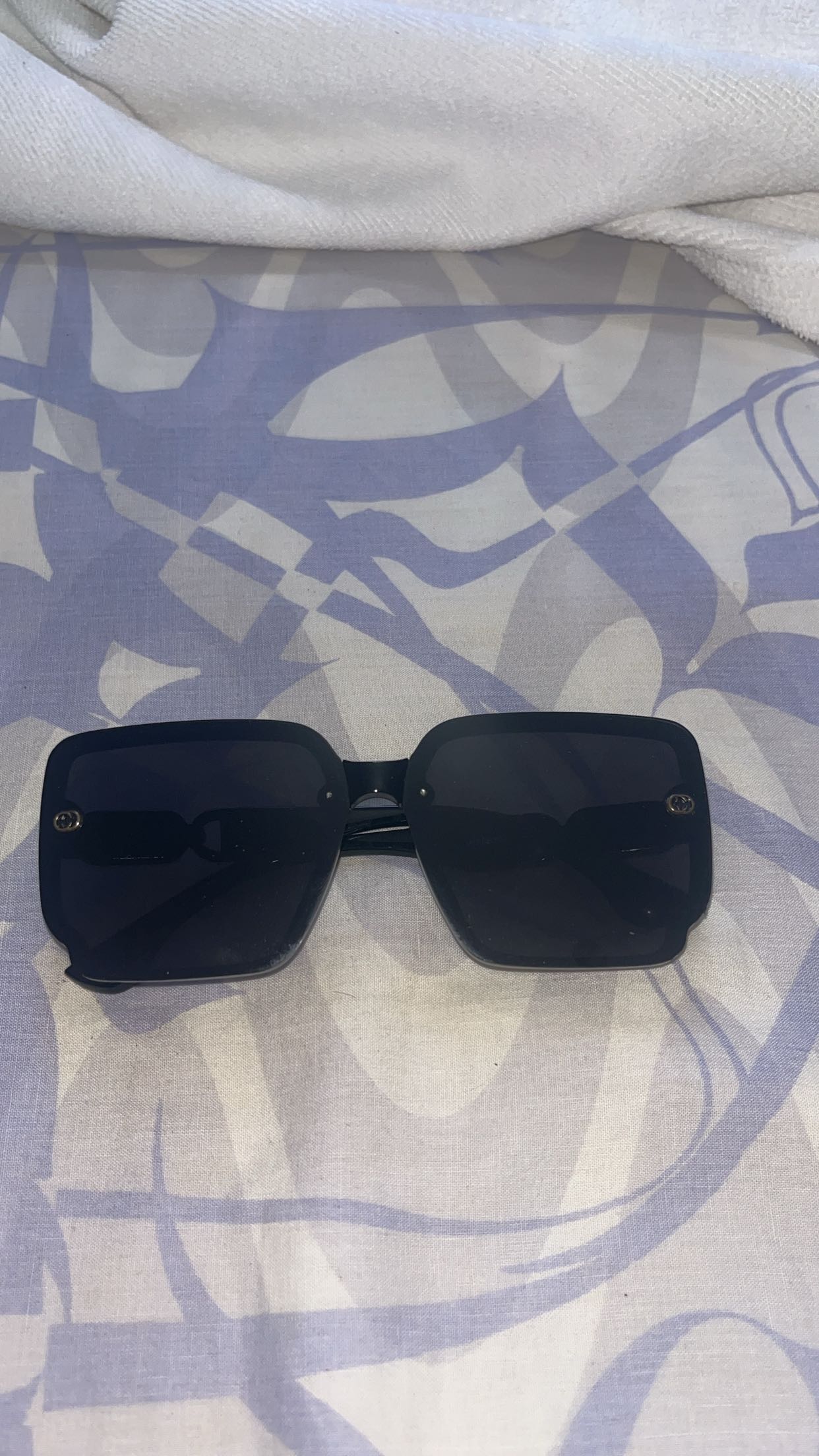 Paire de lunette de soleil noir