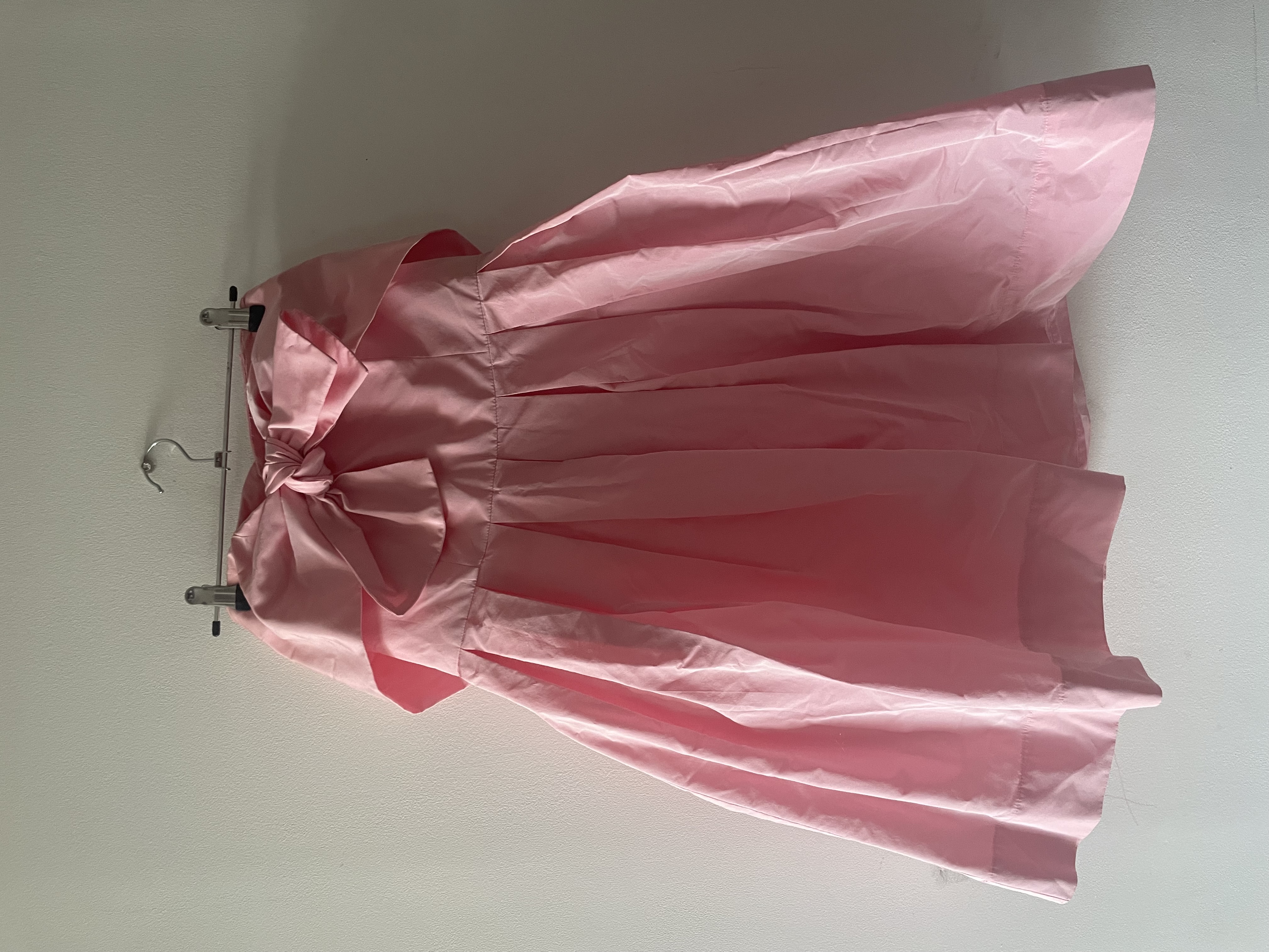 Robe rose à noeuds