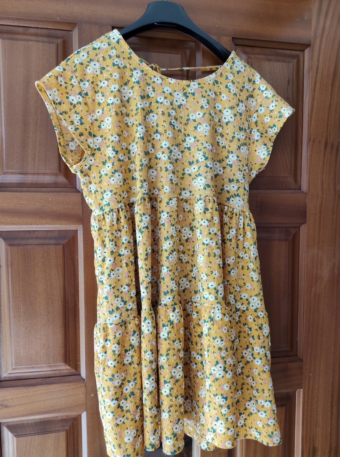 Robe jaune à motifs