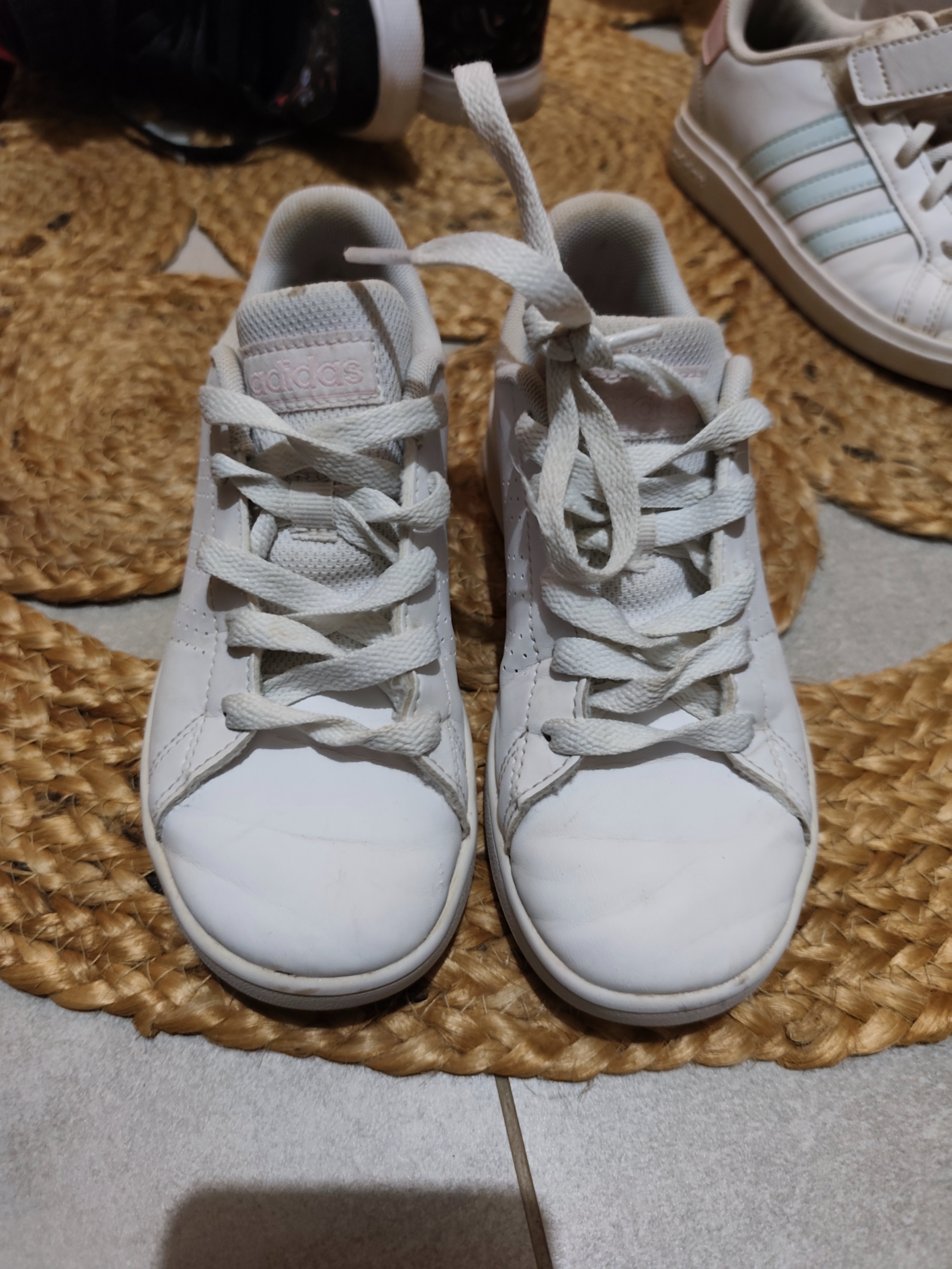 Chaussures Adidas a là et rose et blanche