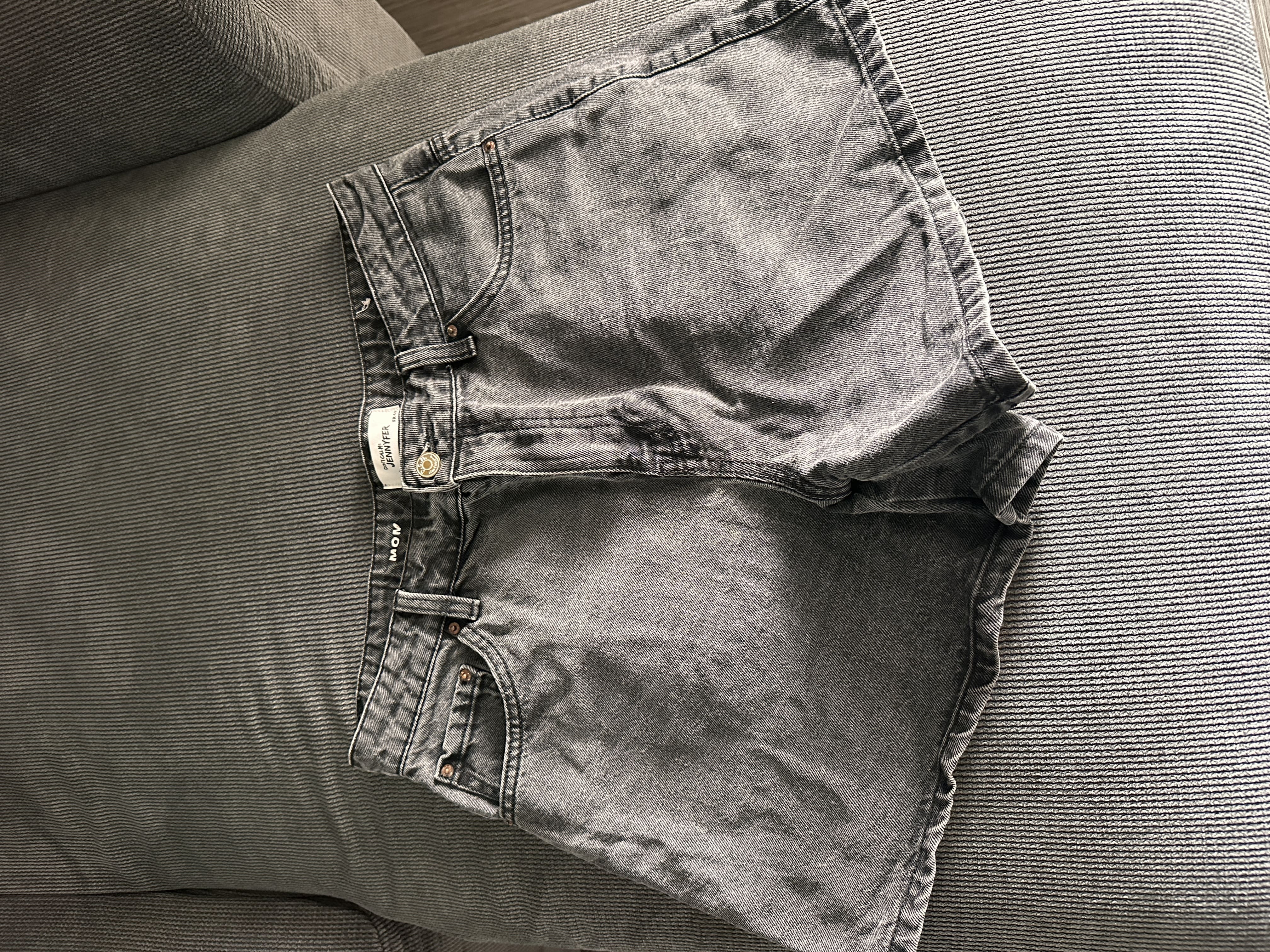 Short mom 42