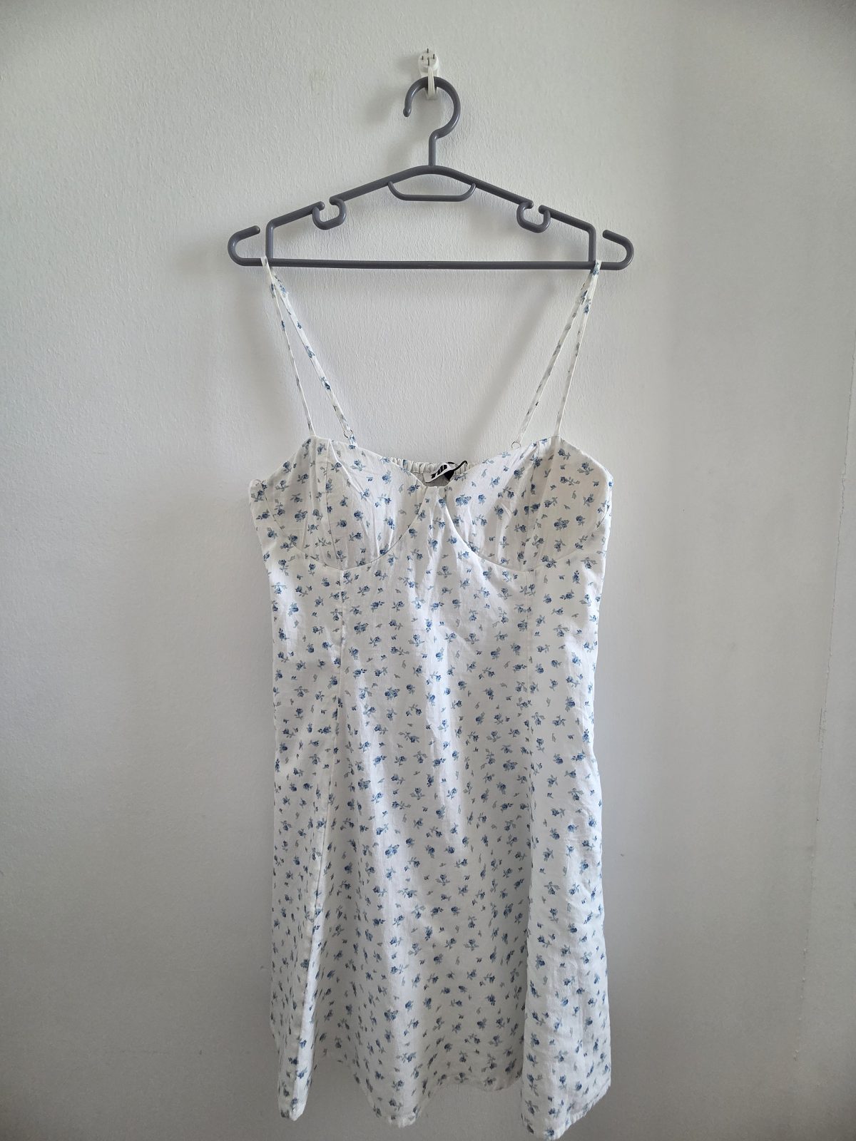 🌸 Robe blanche fleurie bleue – Taille L 🌸