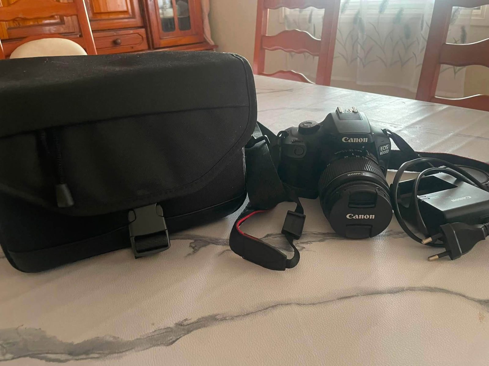 Canon EOS 4000D