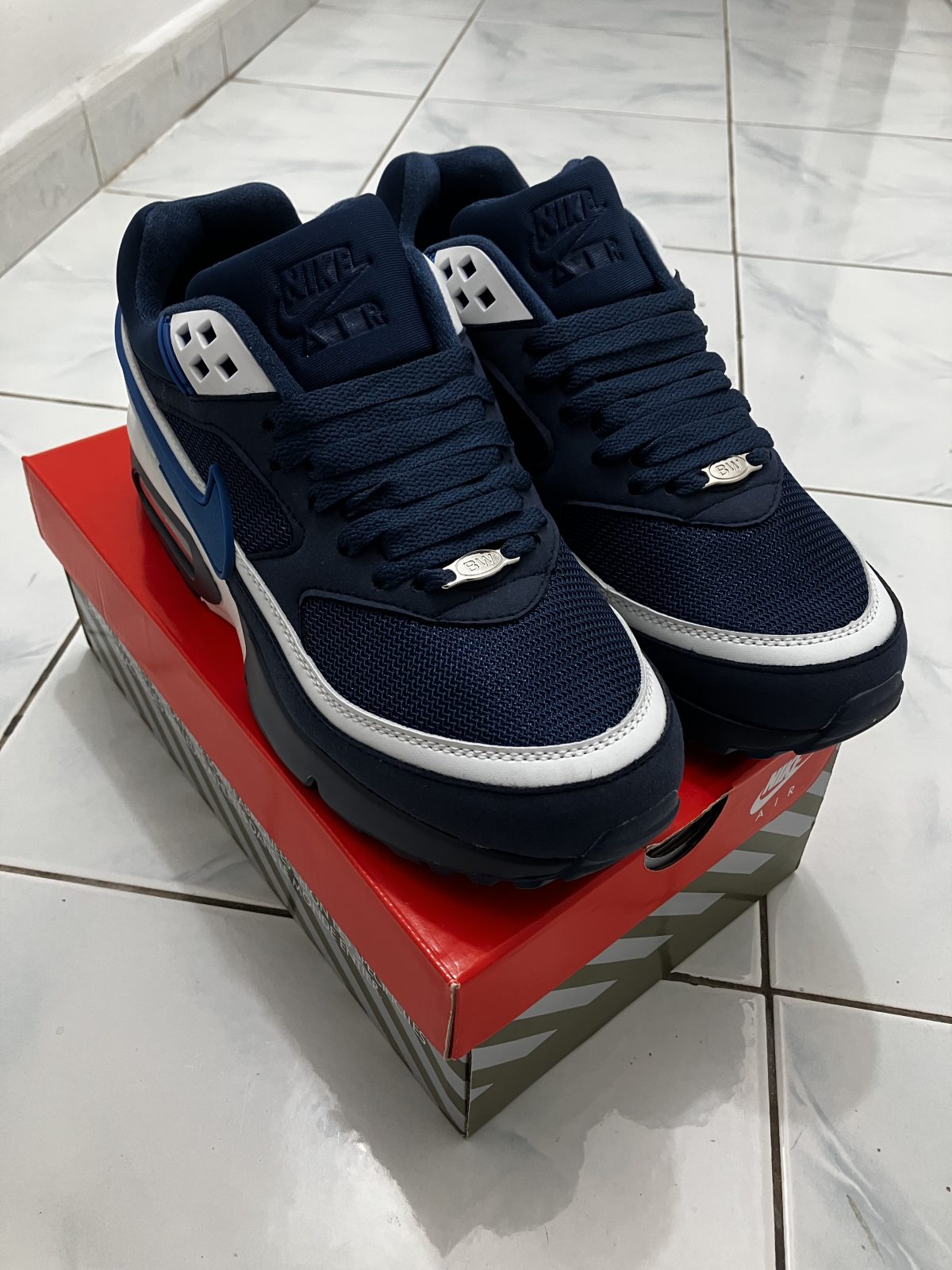 Nike bw