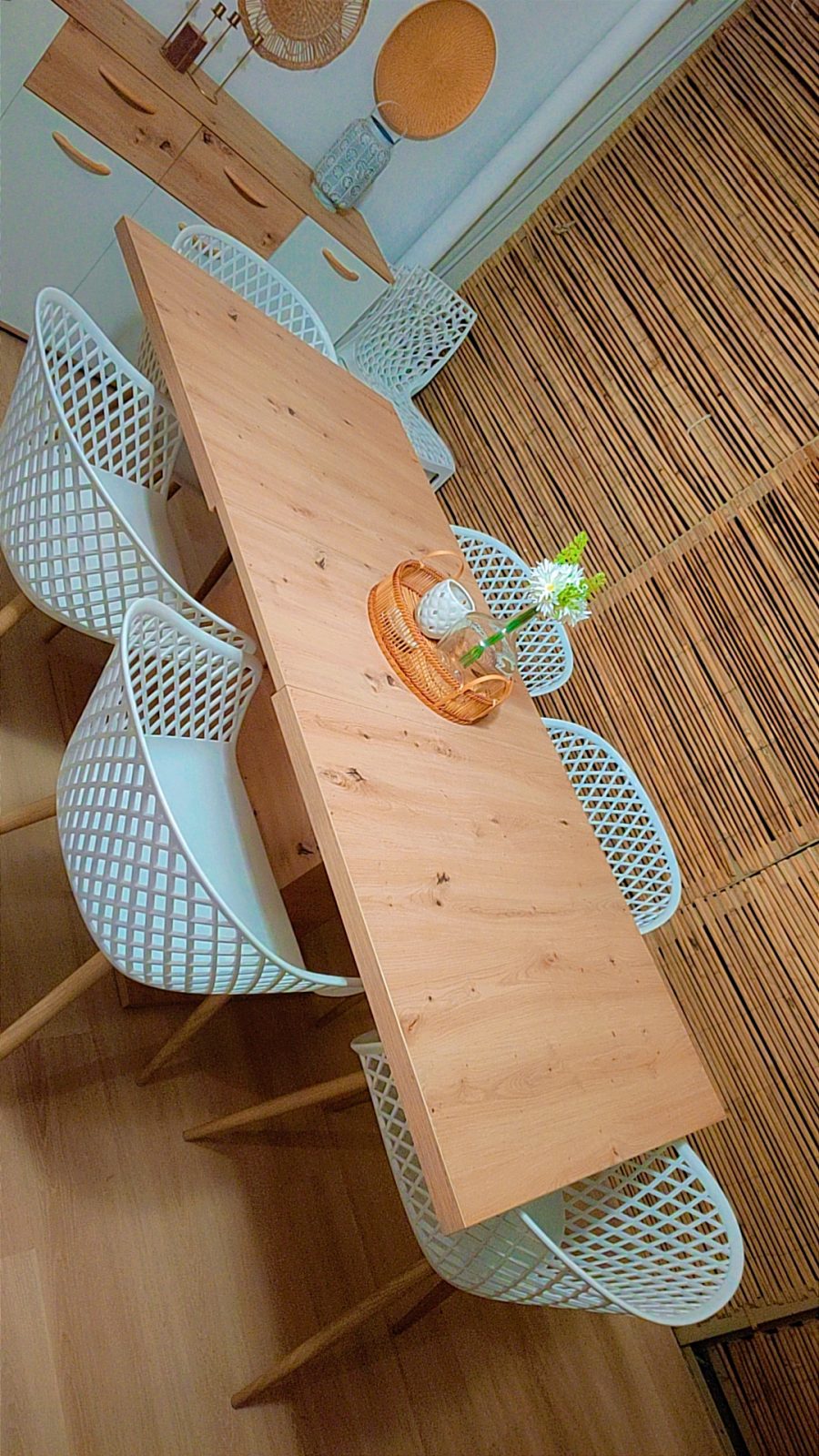 **À VENDRE – TABLE EXTENSIBLE + 6 CHAISES – 580 €**