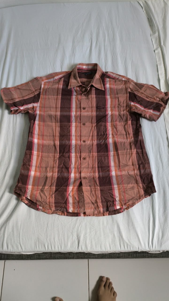 Chemise rouge et brune à carreaux, manches courtes — L