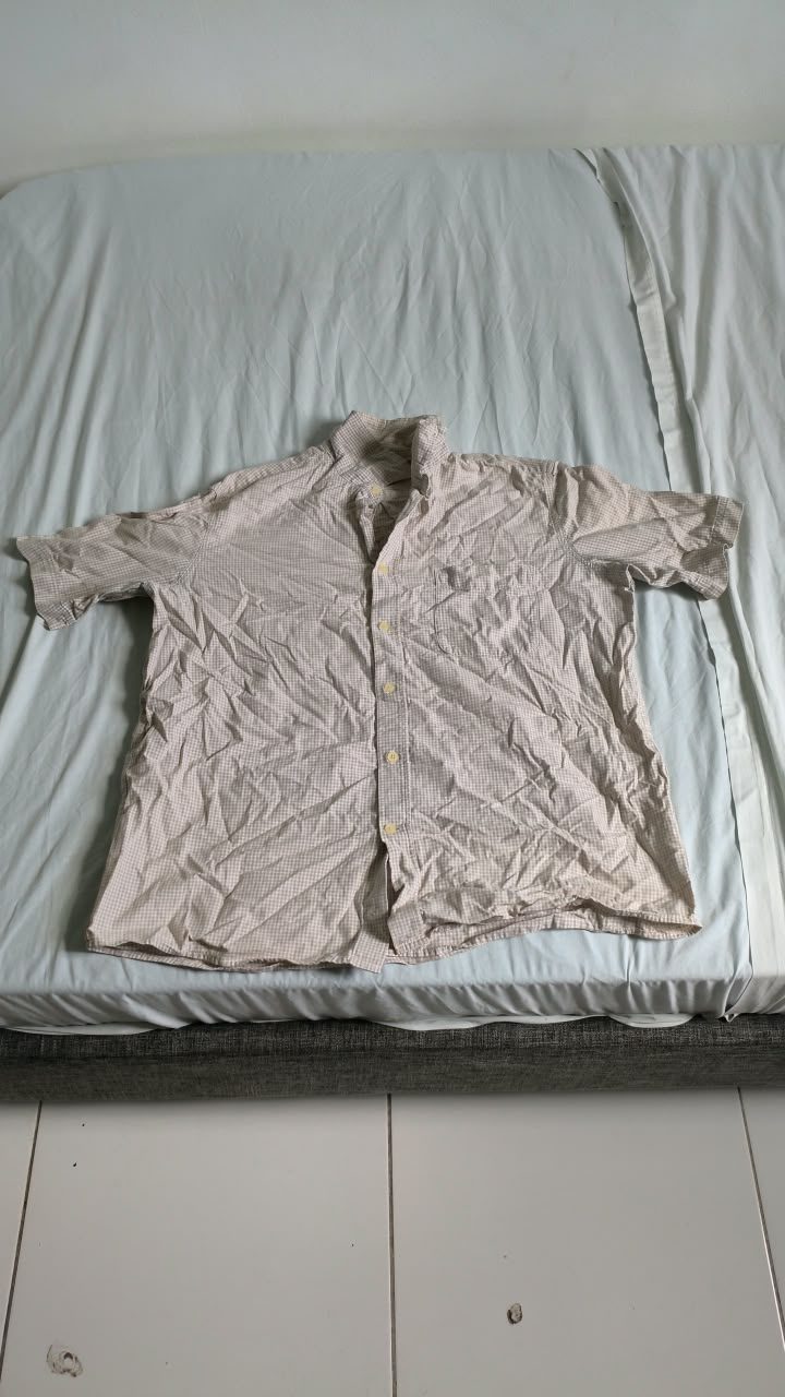 Chemise beige clair, manches courtes — L