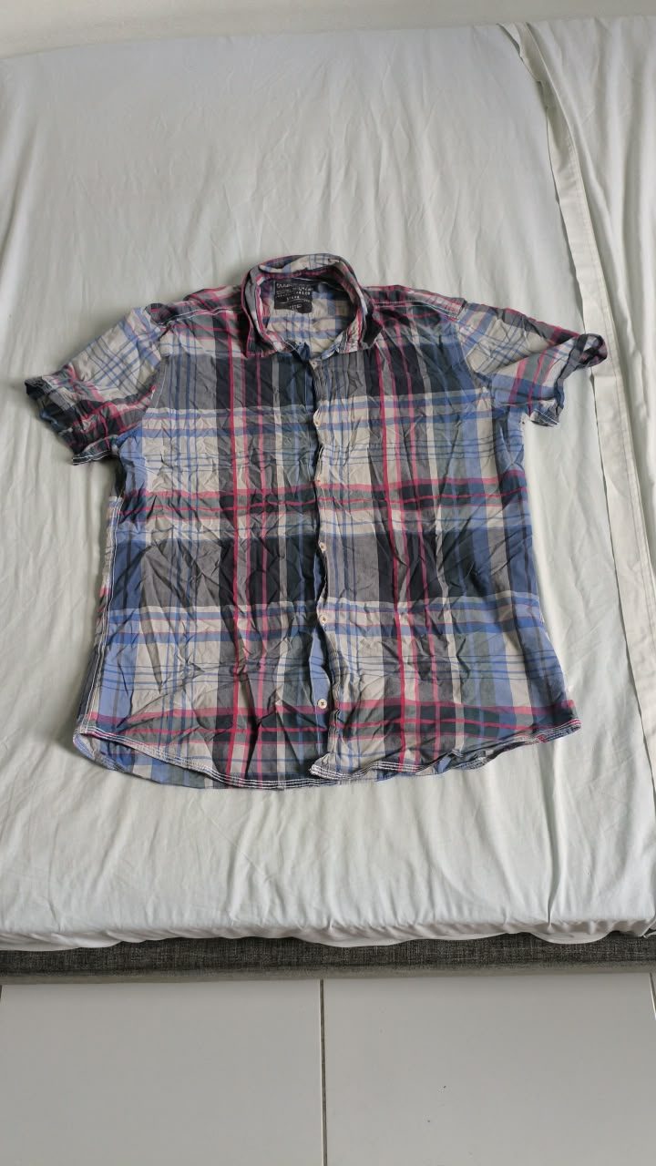 Chemise à carreaux bleus et rouges, manches courtes — XL