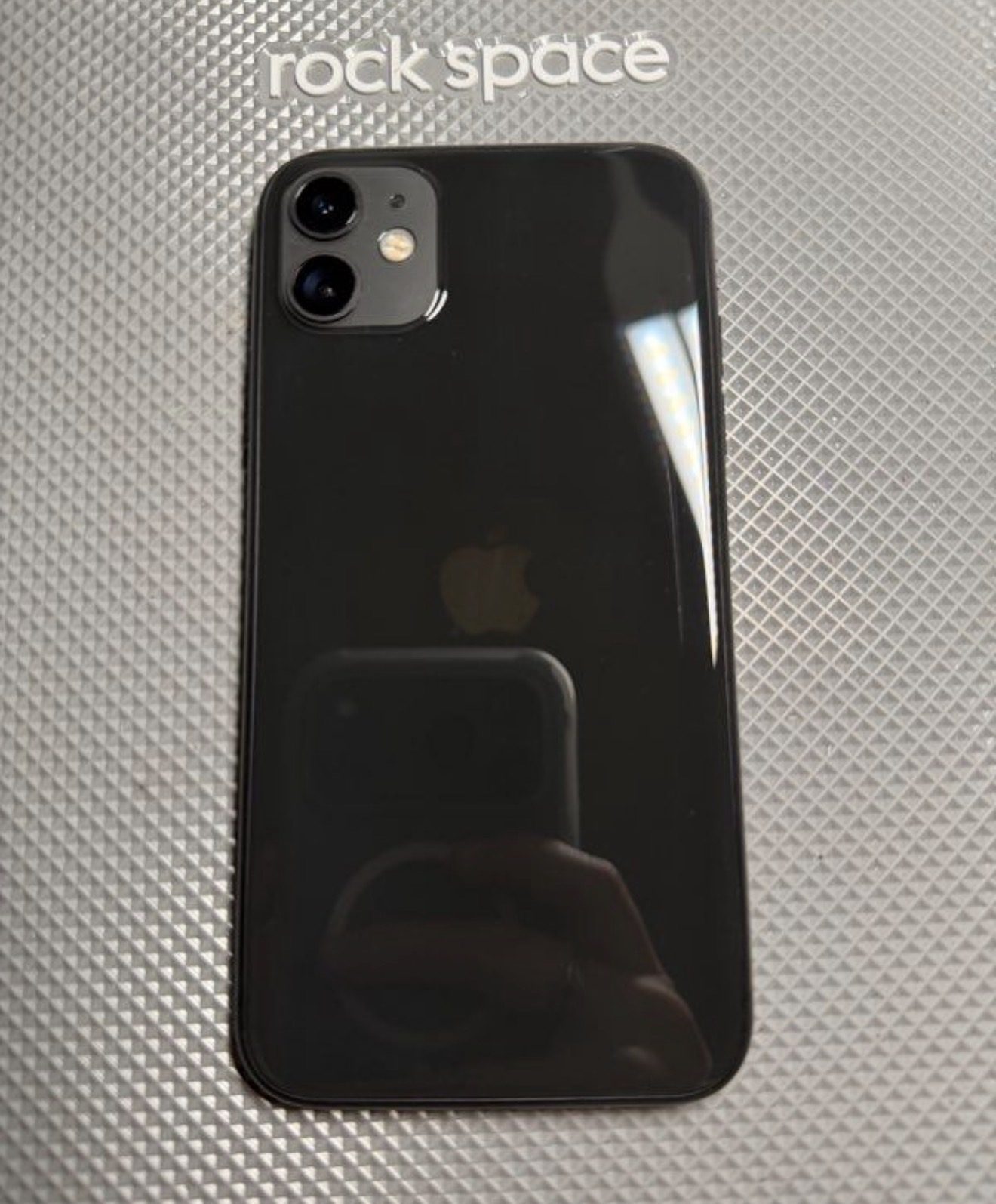 iPhone 11 noir - 64 Go - comme neuf