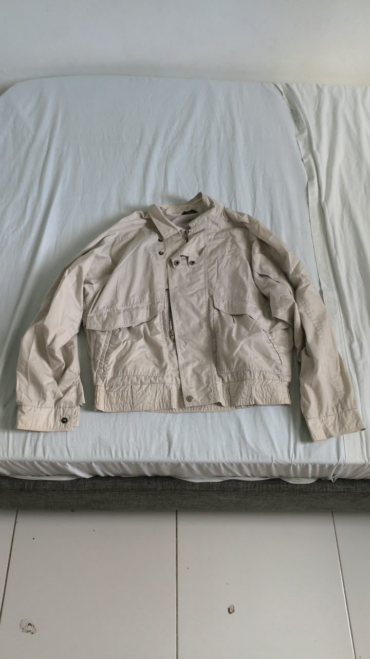 Veste beige à col montant et poches poitrine — L