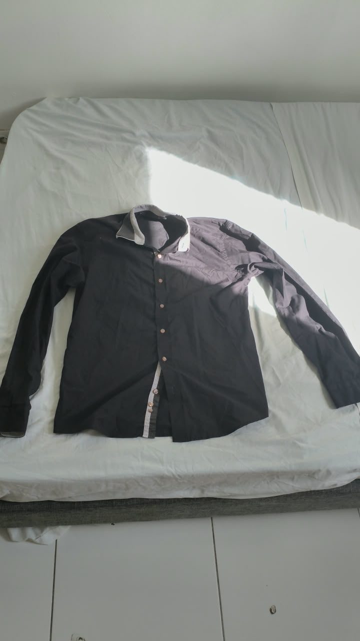 Chemise noire au col clair, manches longues — XL