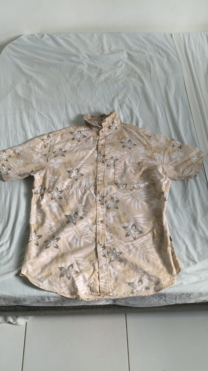 Chemise beige à fleurs, manches courtes — M