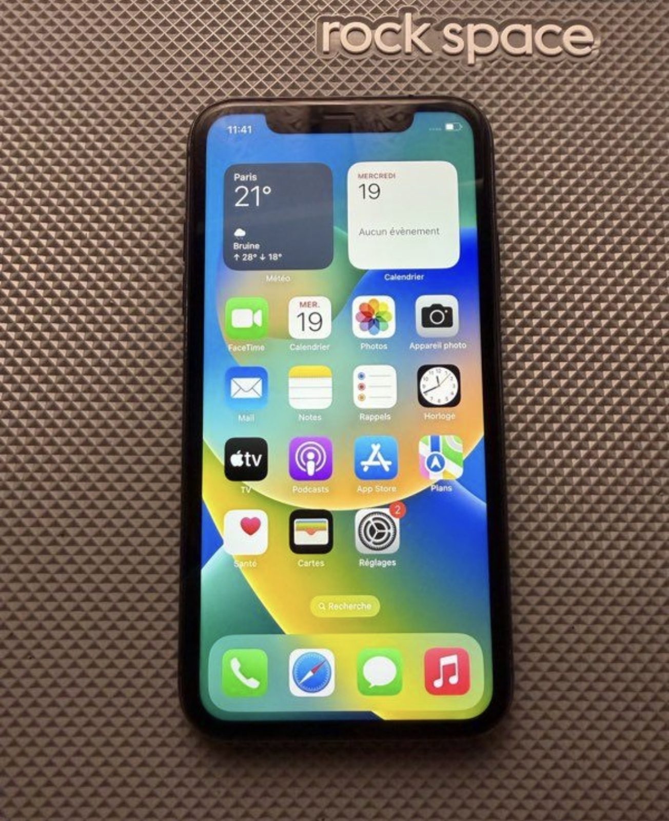 iPhone 11 noir - 64 Go - très bon état