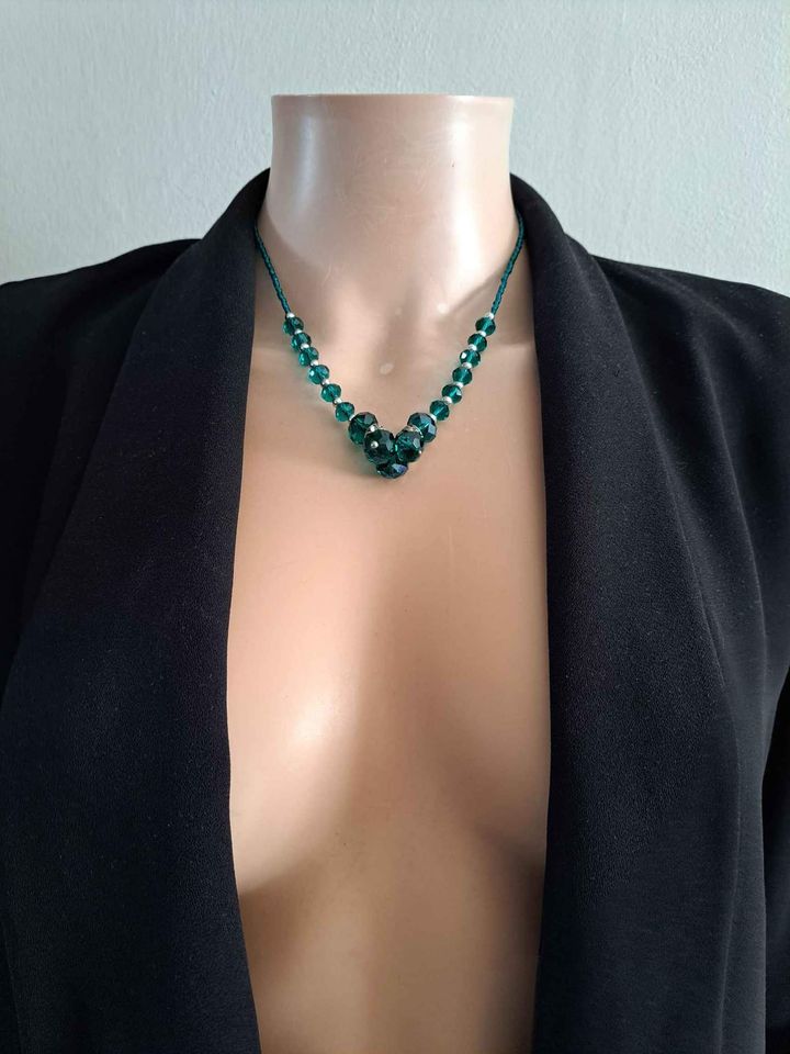 Collier perles de cristal vert, NEUF