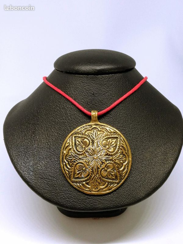 Divers colliers et pendentif ,style indien NEUF
