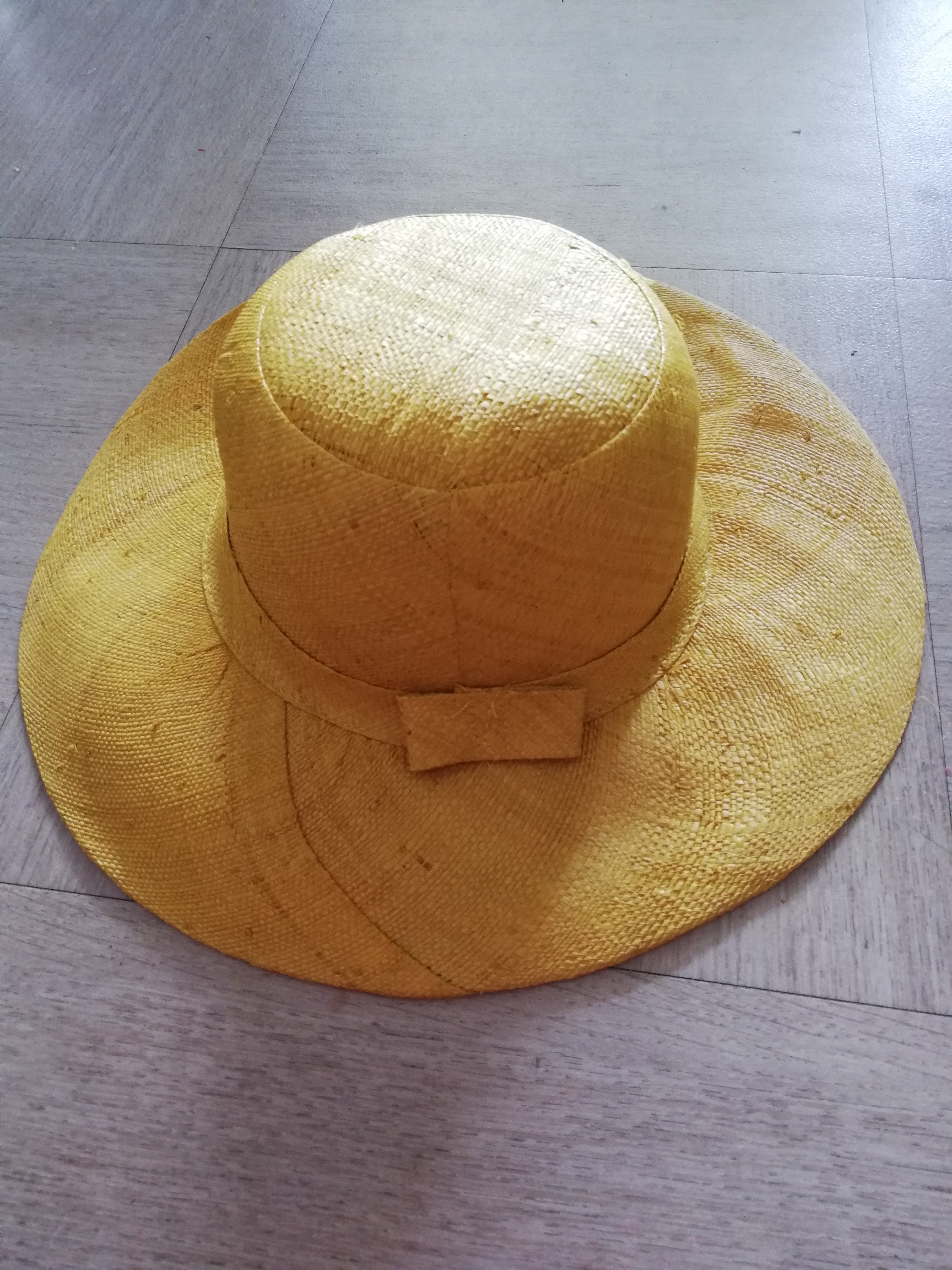 Chapeau en paille colorie Jaune