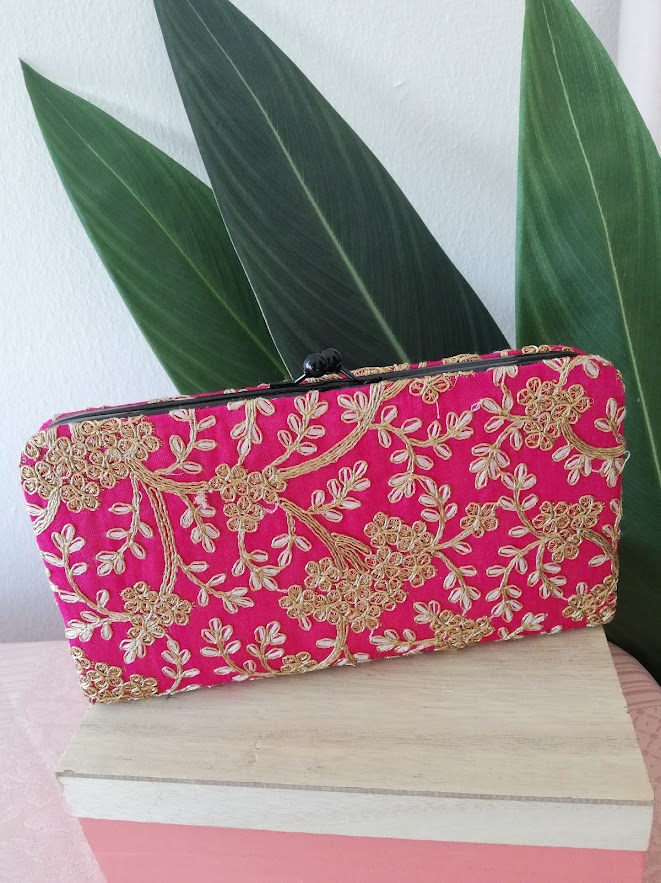 Pochette de soirée rose fushia brodé doré