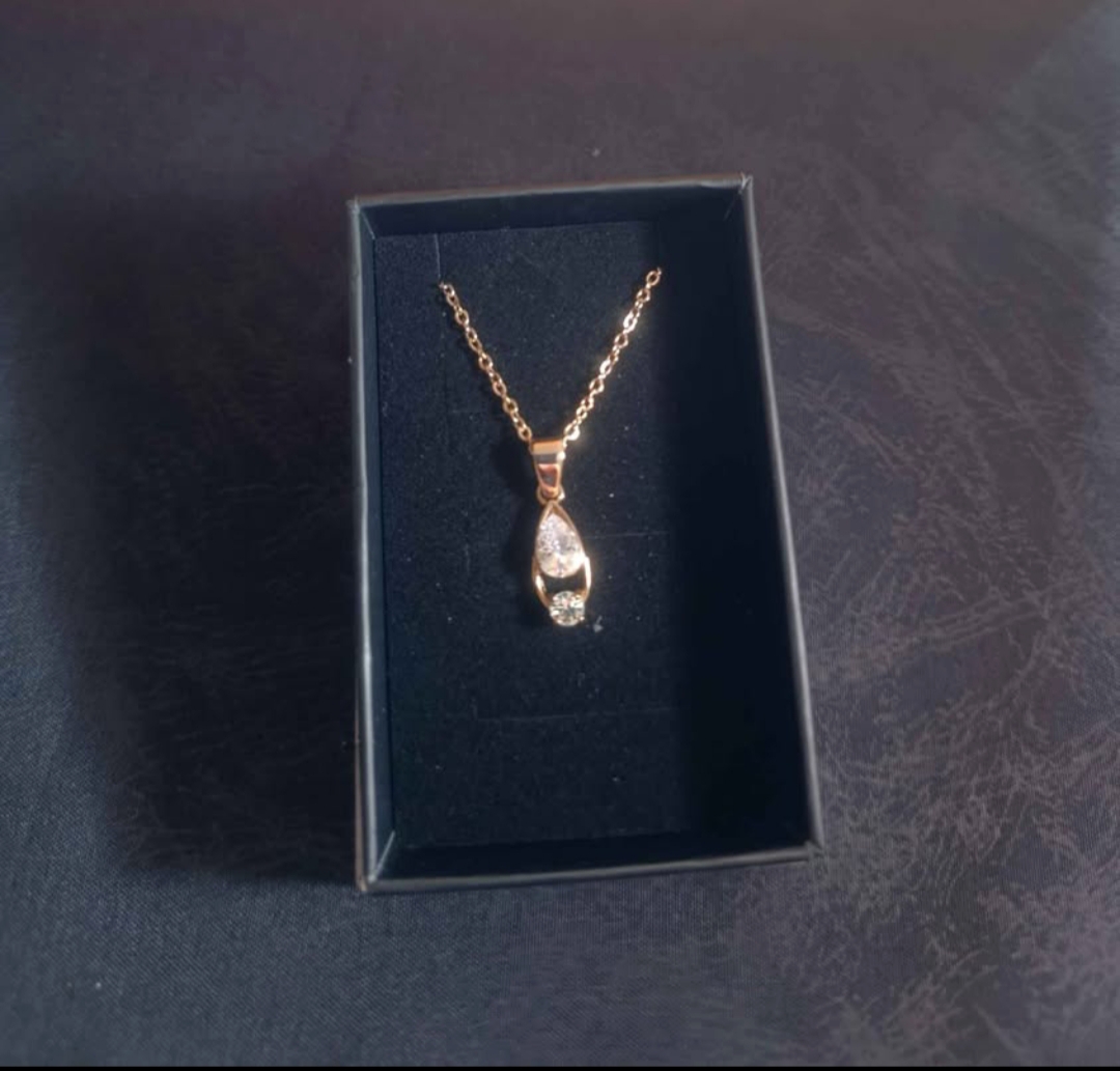 Collier en acier inoxydable, en couleur Rose gold
