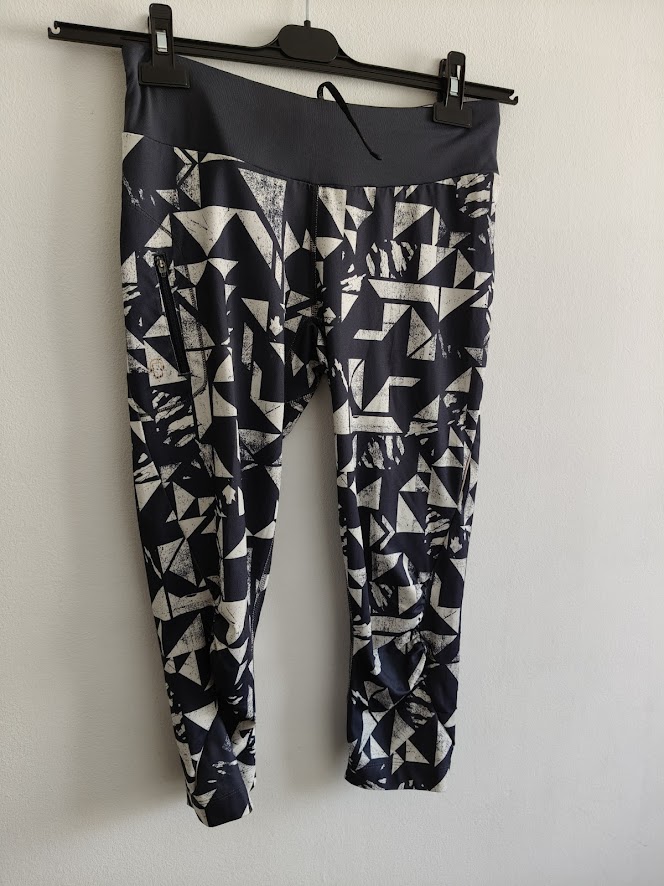 vêtements de sport pantalon taille S/M très bon état