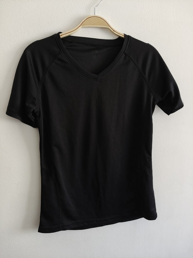 Vetement de sport haut taille S/M, très bon état