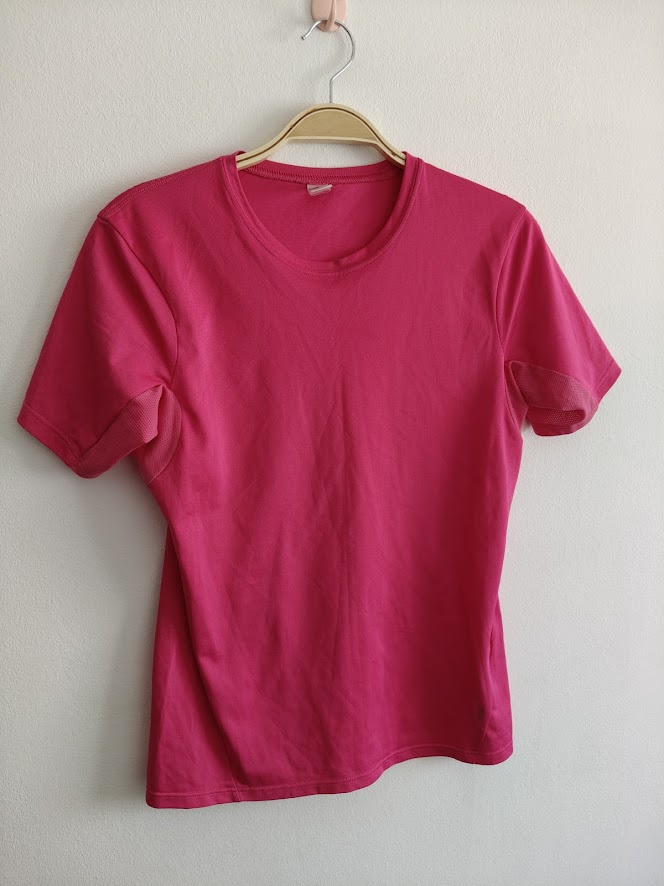 Vetement de sport haut taille S/M, très bon état