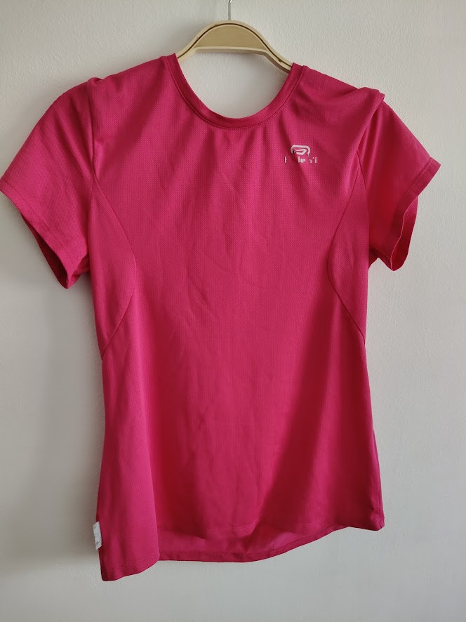 Vetement de sport haut taille S/M, très bon état