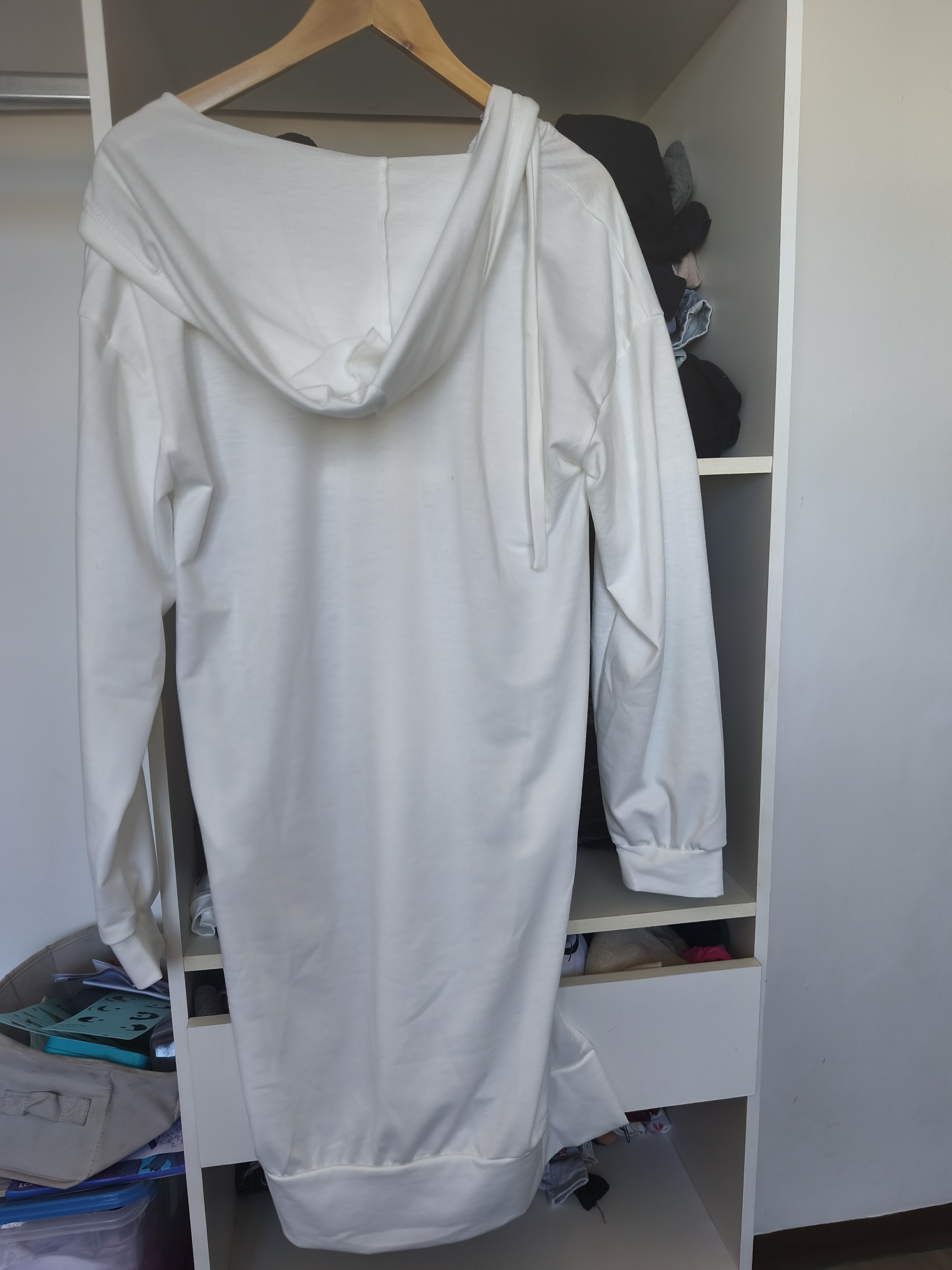 Robe manche longue a capuche