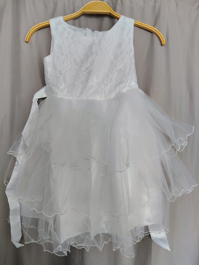 Annonces similaires Robe cérémonie enfant 5/6 ans NEUF