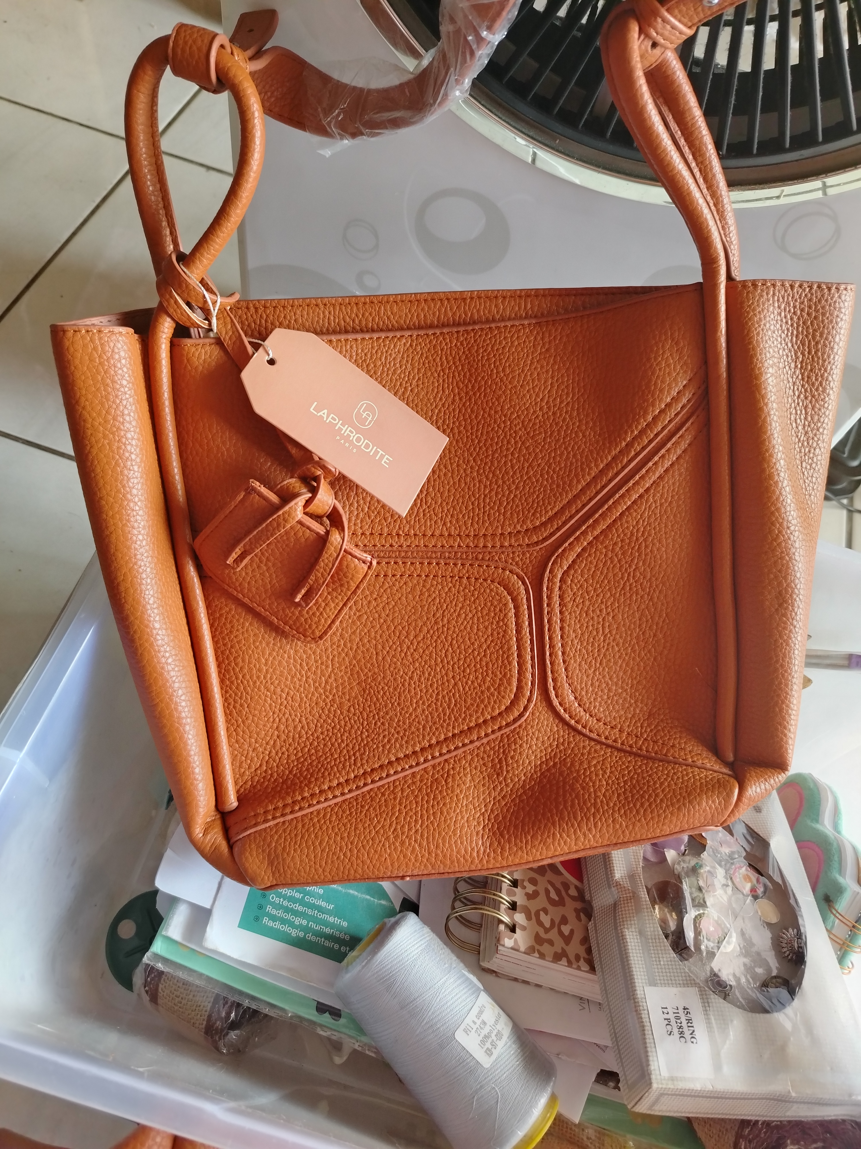 Sac marron avec trousse